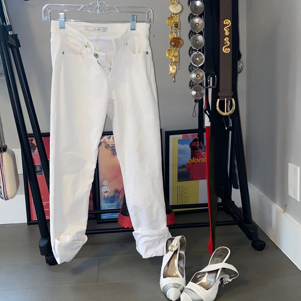Joes cuffed white jeans 🤍 would look so good with a crop top